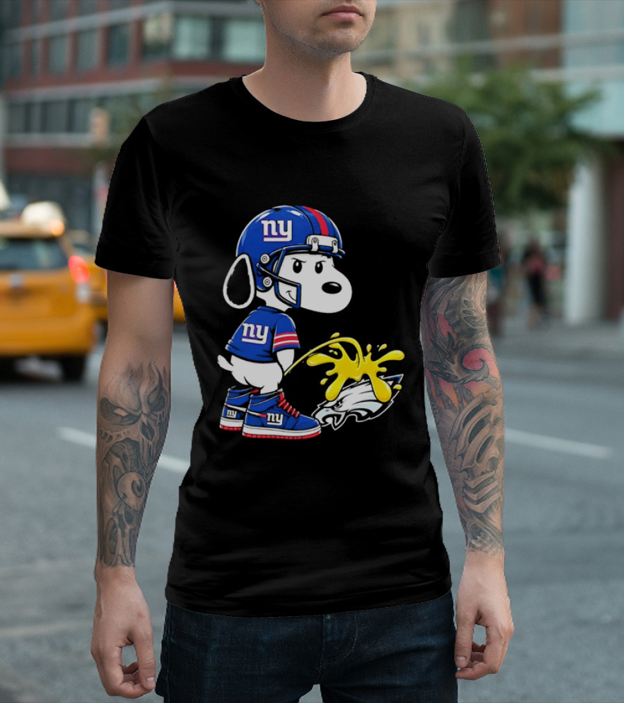 Snoopy New York Giants Pees On Philadelphia Eagles Rivalry T-Shirt