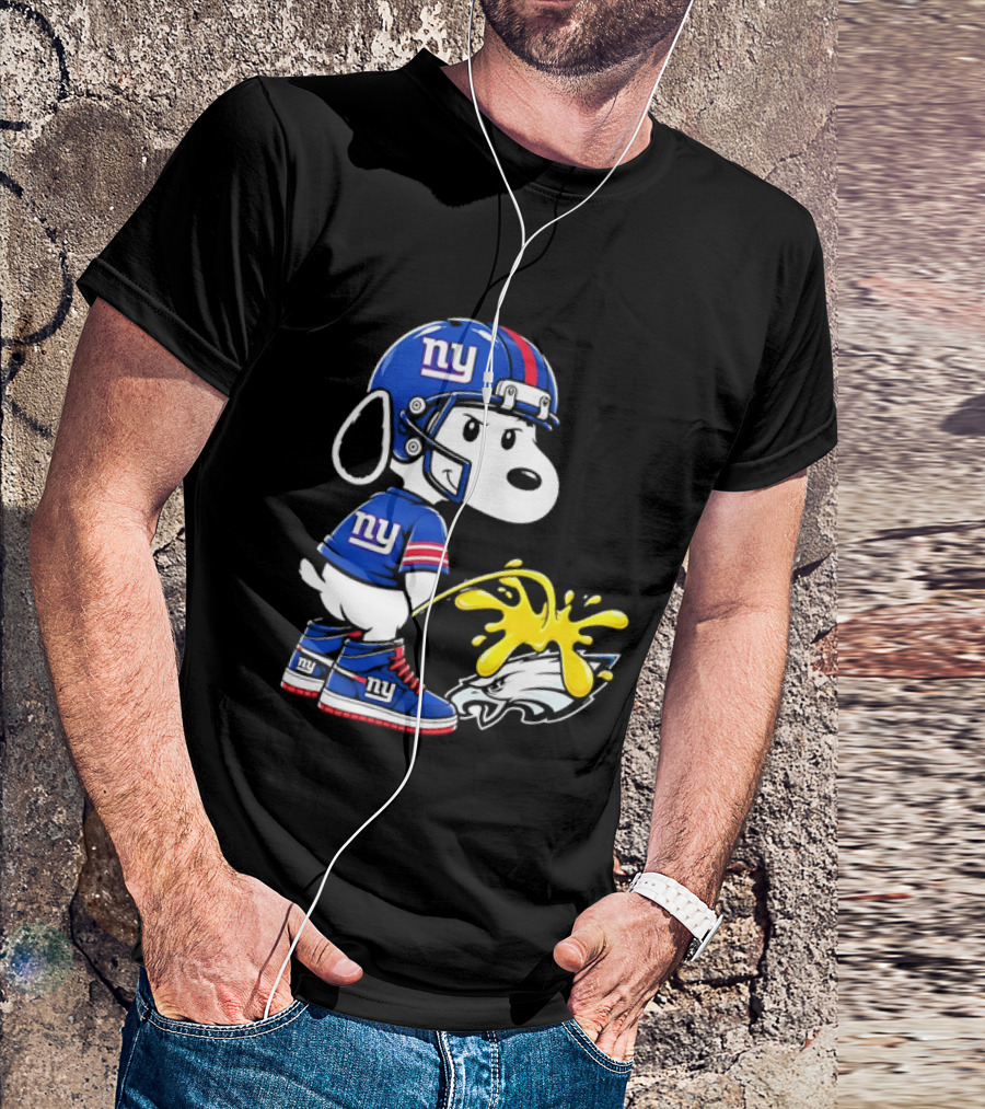 Snoopy New York Giants Pees On Philadelphia Eagles Rivalry T-Shirt