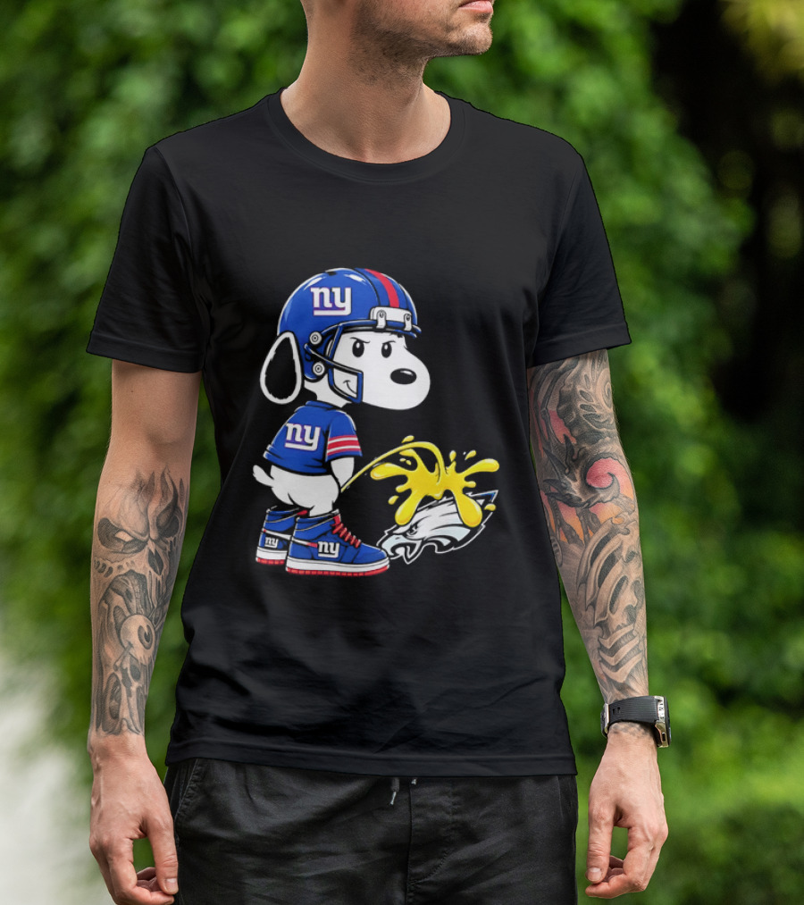 Snoopy New York Giants Pees On Philadelphia Eagles Rivalry T-Shirt