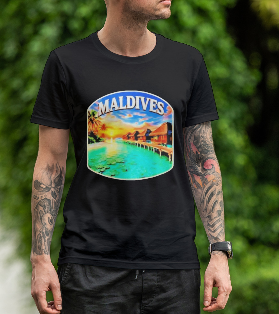 Maldives Tropical Sunset Overwater Bungalows Exquisite Island Escape T-Shirt