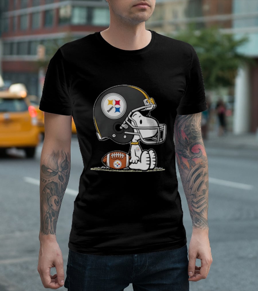 Snoopy Pittsburgh Steelers Cartoon Dog Football Helmet Player T-Shirt