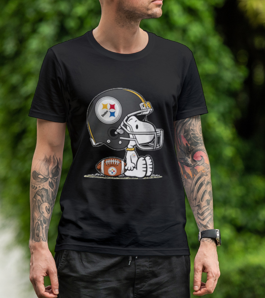Snoopy Pittsburgh Steelers Cartoon Dog Football Helmet Player T-Shirt