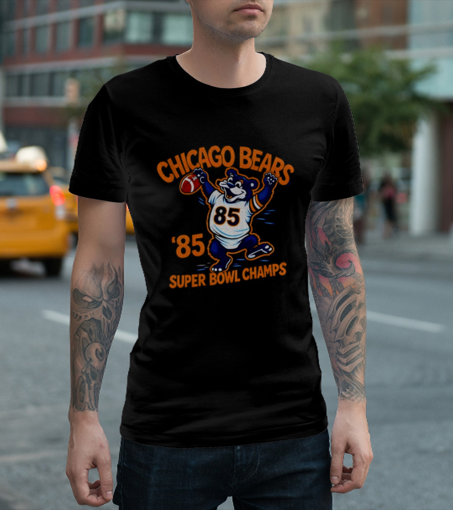 Chicago Bears '85 Super Bowl Champs Celebrating Bear With Football T-Shirt