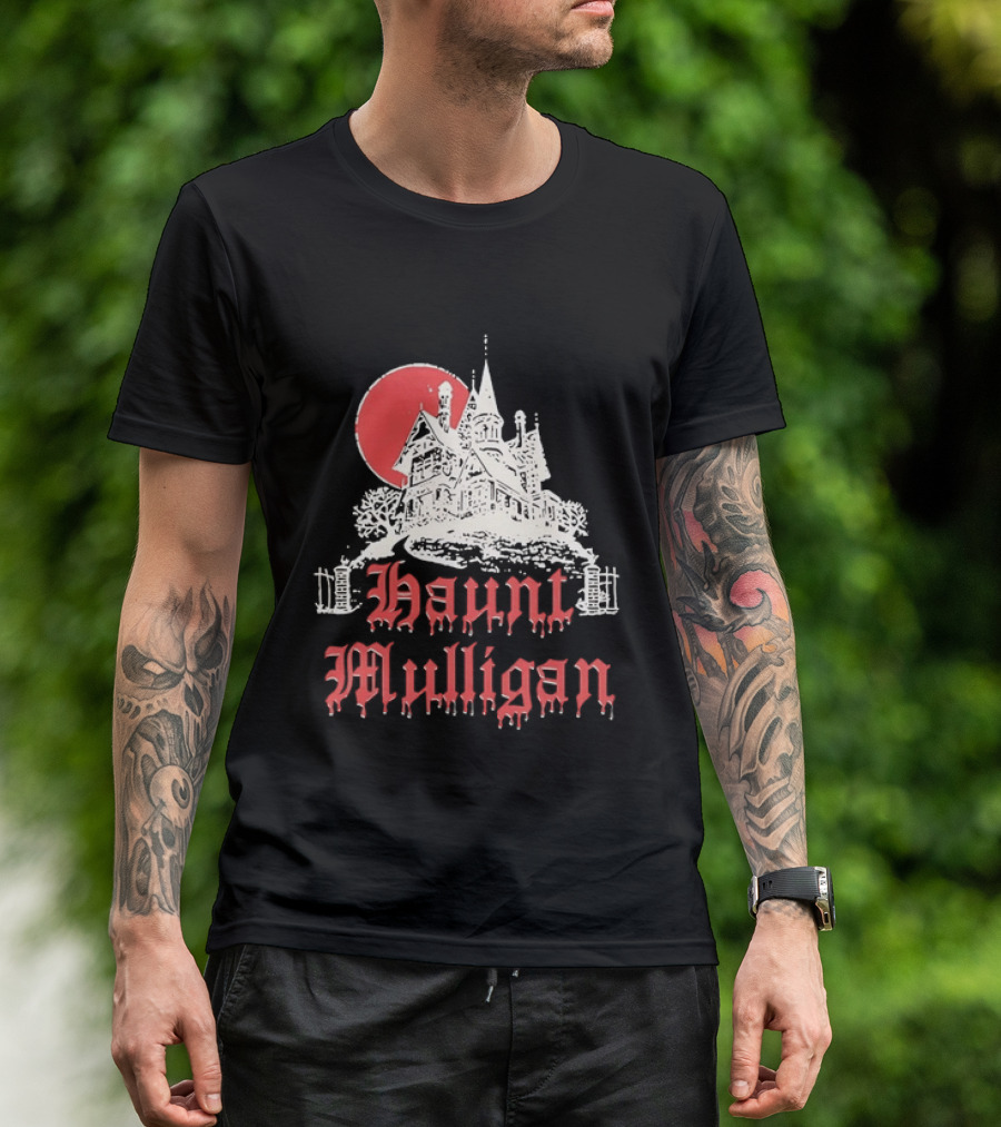 Haunt Mulligan Gothic Haunted House Horror Red Moon T-Shirt