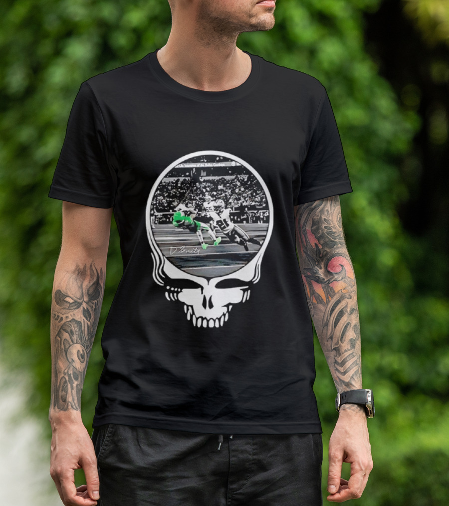 DeVonta Smith Philadelphia Eagles Football Action Skull T-Shirt