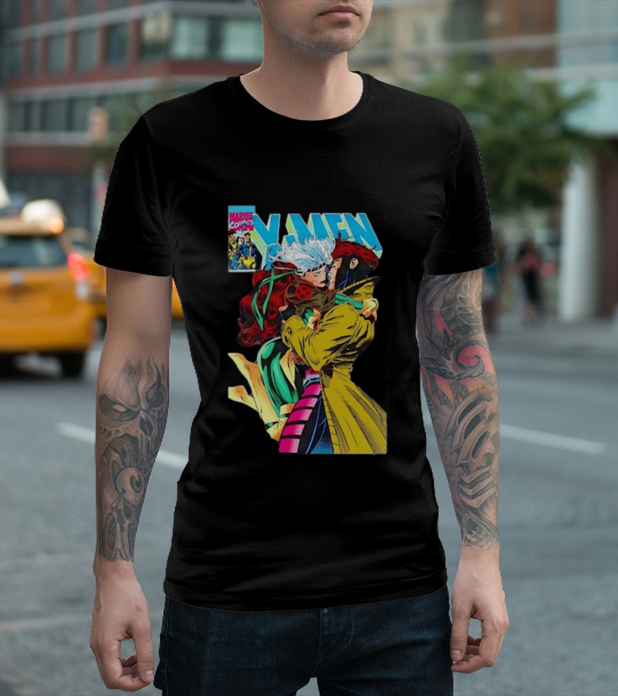 Marvel Comics X Men Rogue And Gambit Romantic Embrace Cover T-Shirt