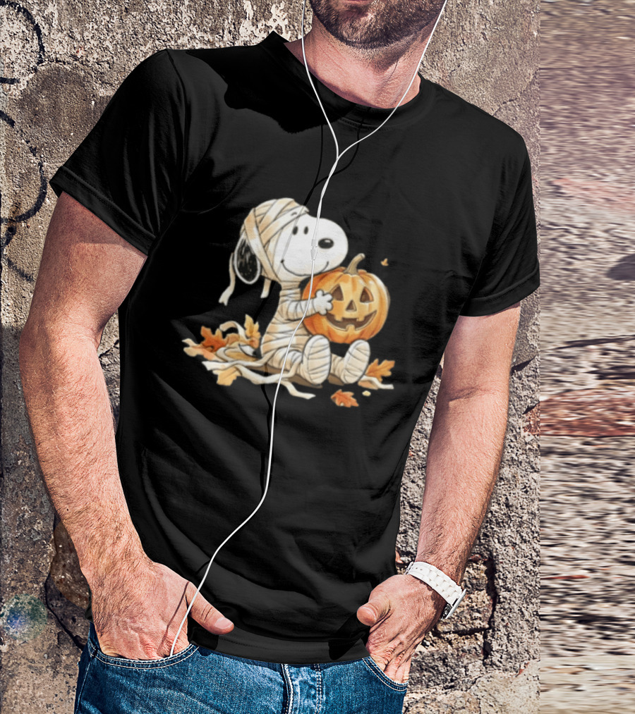 Mummy Snoopy Holding Jack O Lantern Halloween Peanuts Cartoon T-Shirt