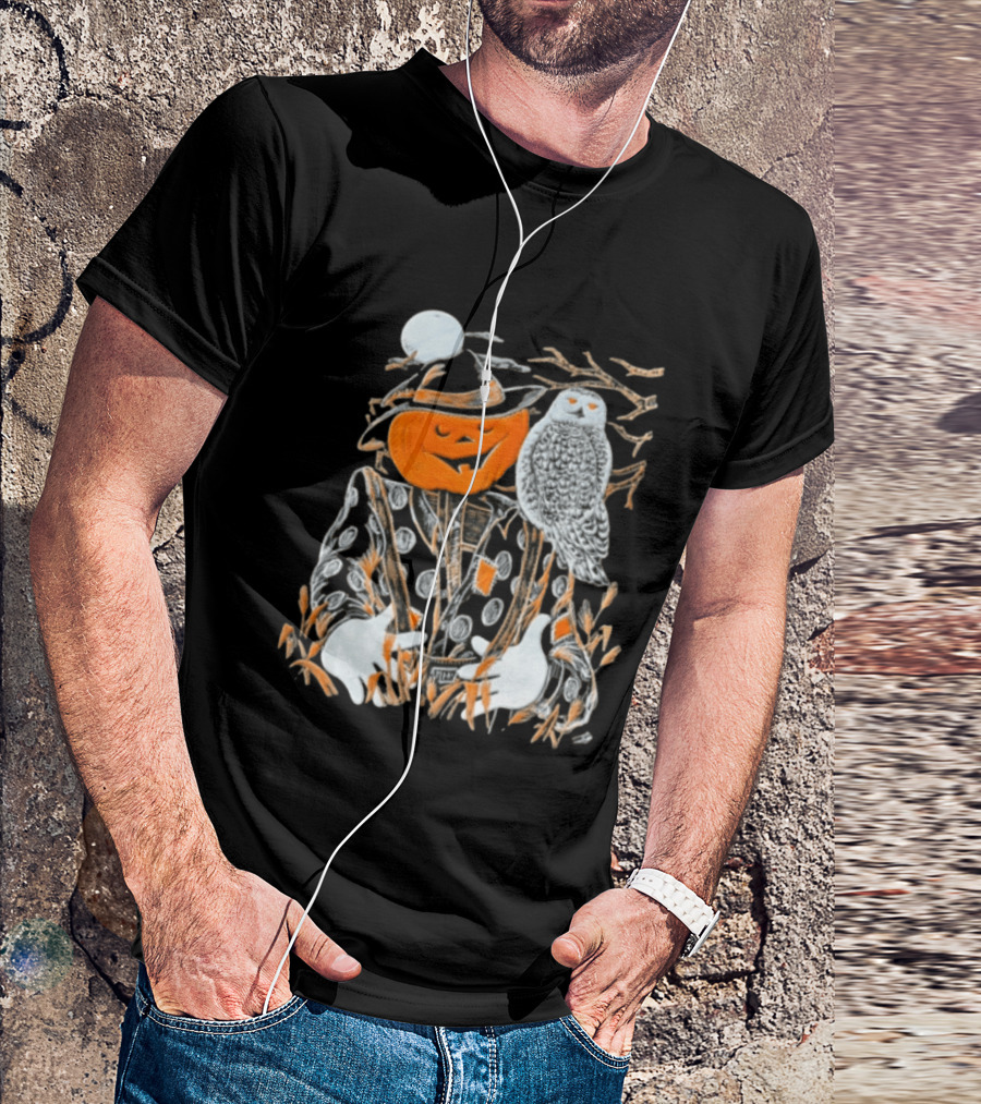 Pumpkin Head Scarecrow Snowy Owl Halloween Scene T-Shirt