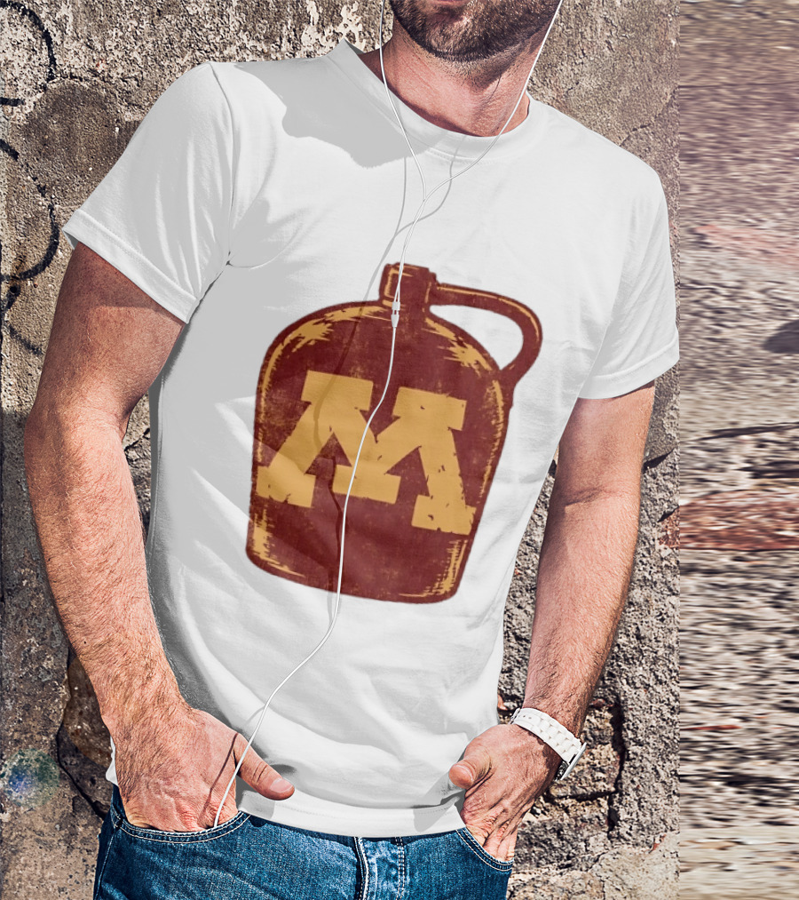 Minnesota Golden Gophers Distressed M Jug T-Shirt