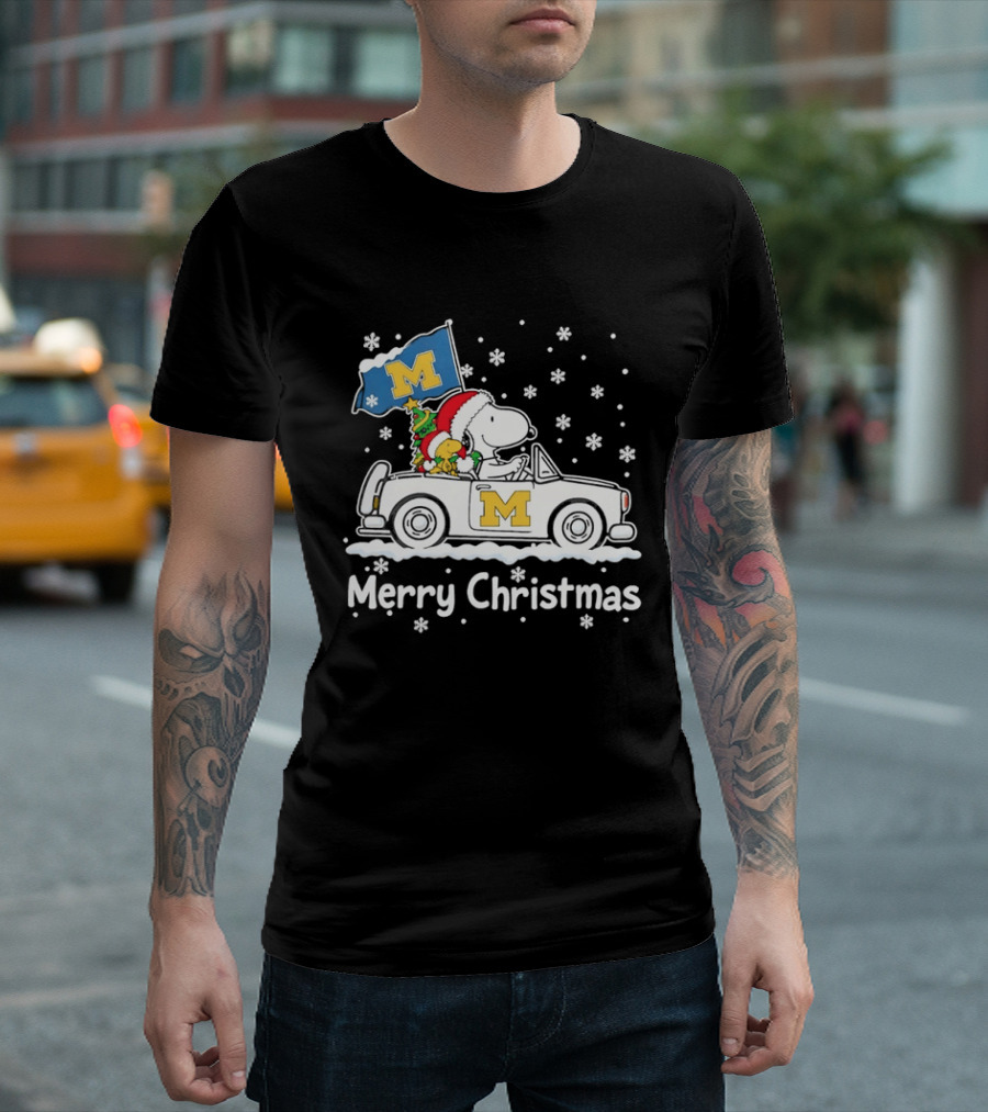 University Of Michigan Wolverines Snoopy Woodstock Christmas Car Flag Snowflakes T-Shirt