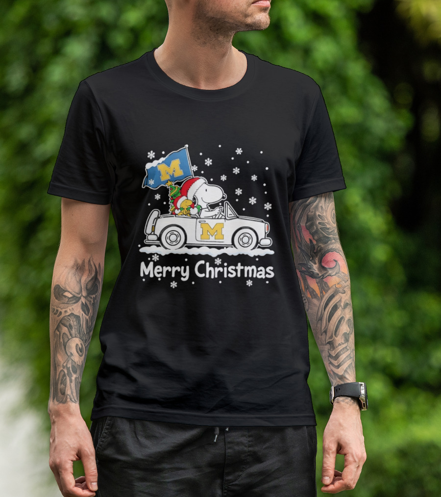 University Of Michigan Wolverines Snoopy Woodstock Christmas Car Flag Snowflakes T-Shirt