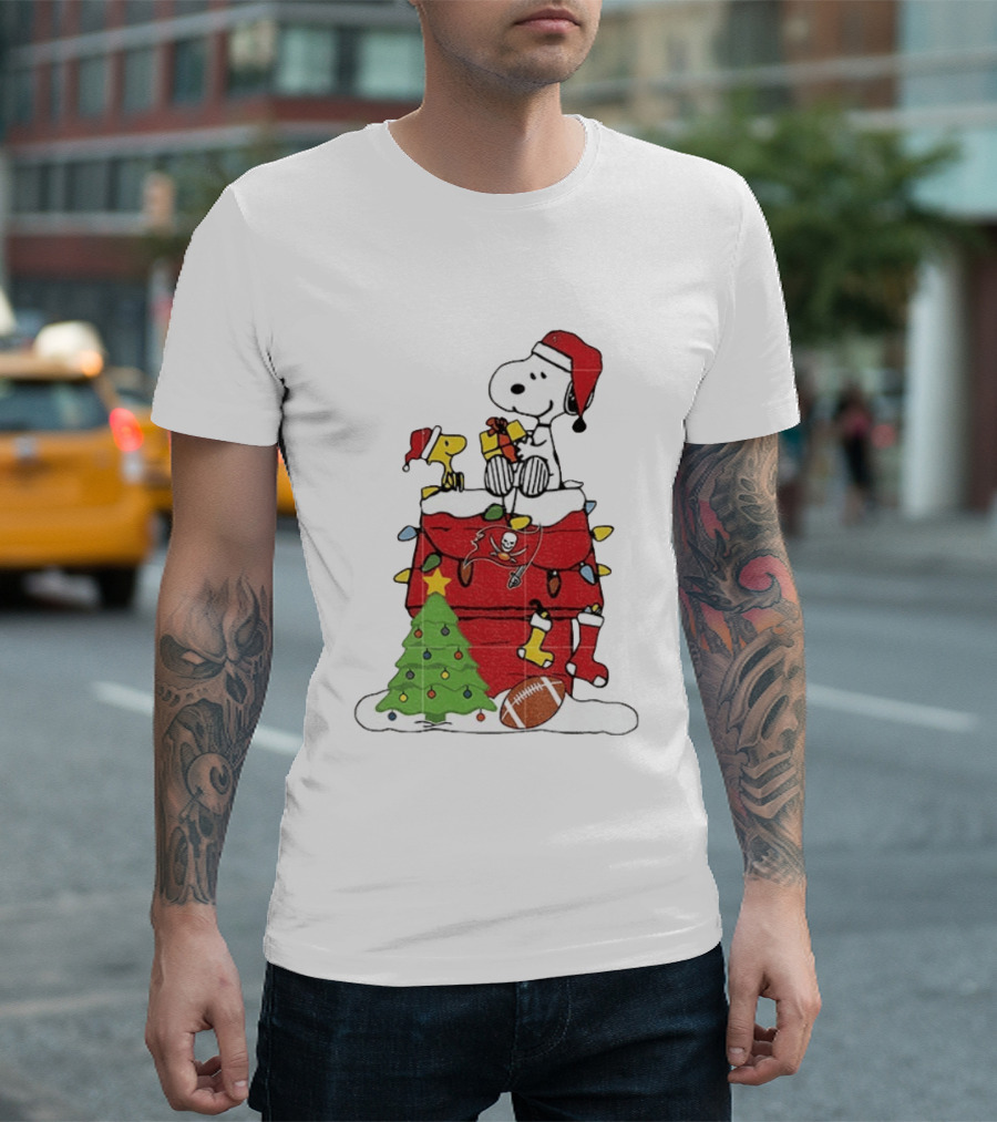 Snoopy Merry Christmas Tampa Bay Buccaneers 2026 Football Holiday Peanuts Santa Hat T-Shirt