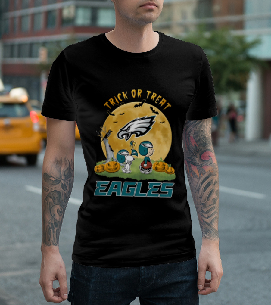 Philadelphia Eagles Trick Or Treat Snoopy Charlie Brown Full Moon Pumpkins T-Shirt