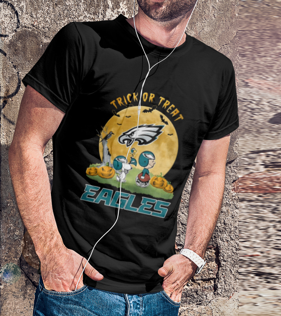 Philadelphia Eagles Trick Or Treat Snoopy Charlie Brown Full Moon Pumpkins T-Shirt