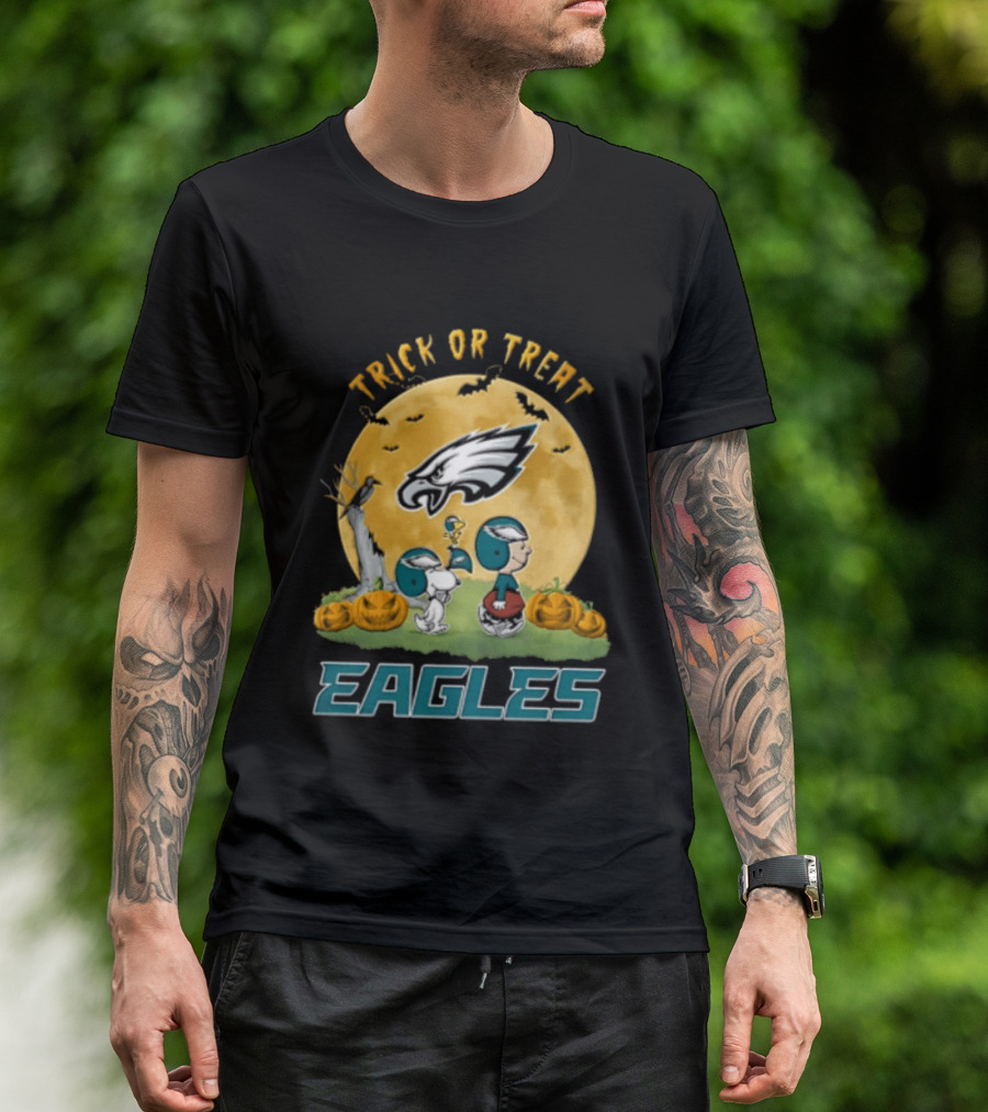 Philadelphia Eagles Trick Or Treat Snoopy Charlie Brown Full Moon Pumpkins T-Shirt