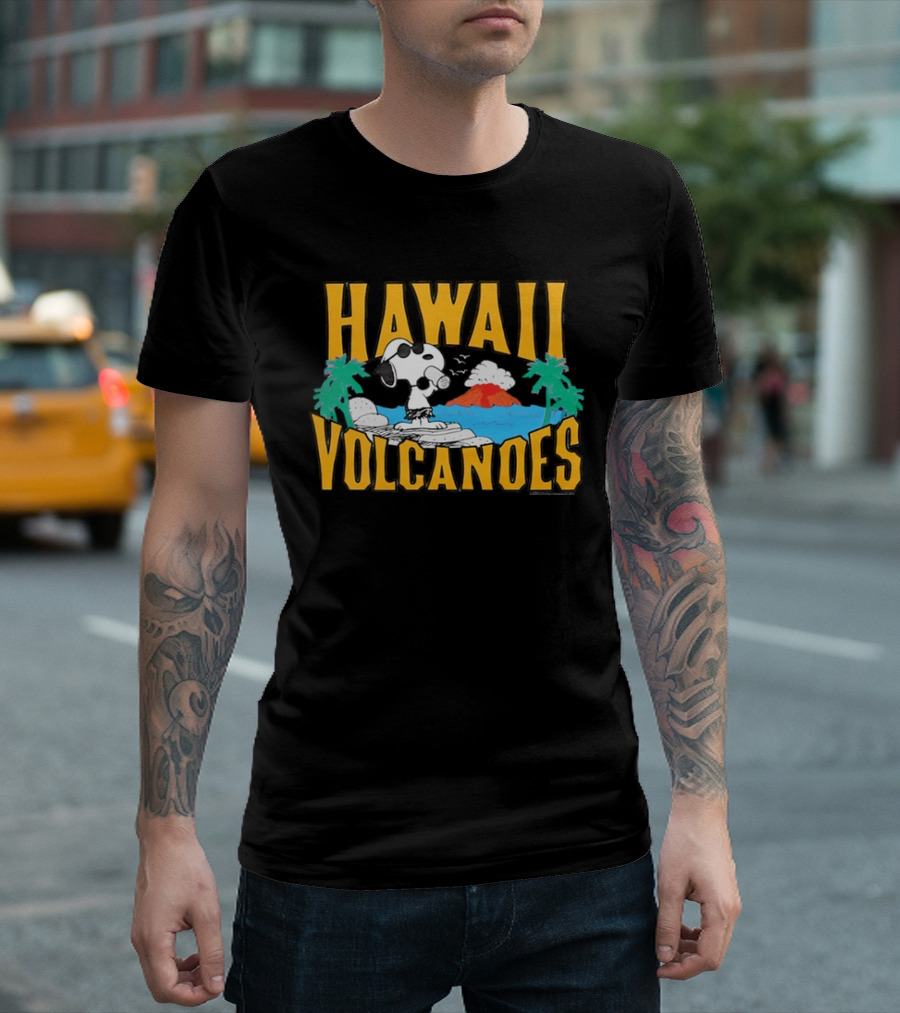 Snoopy Hawaii Volcanoes Peanuts Tropical Vacation Scene T-Shirt