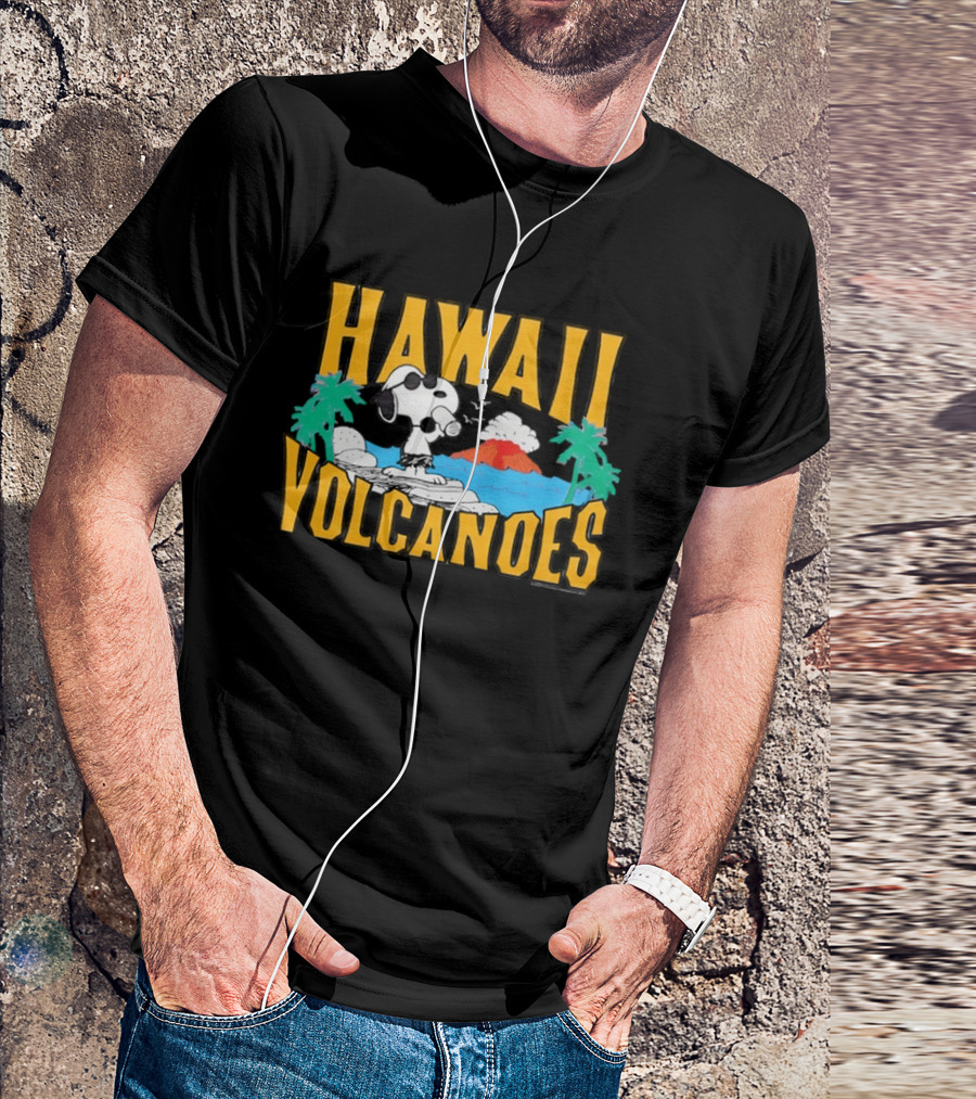 Snoopy Hawaii Volcanoes Peanuts Tropical Vacation Scene T-Shirt