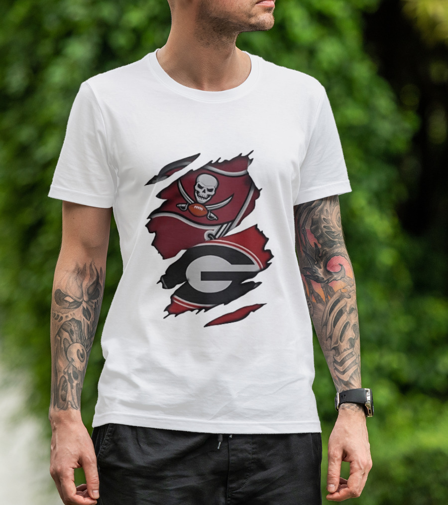 Tampa Bay Buccaneers Georgia Bulldogs Torn Fabric NCAA Collaboration T-Shirt