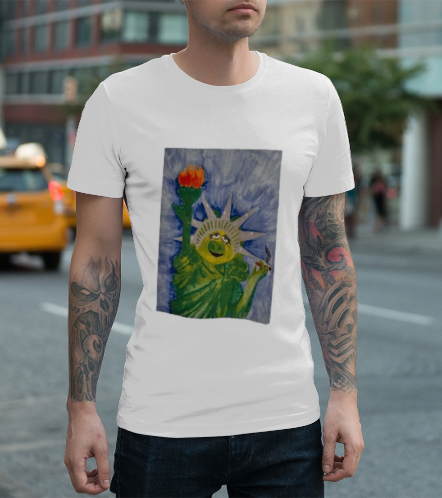 Miss Piggy Statue Of Liberty Muppets Smoking Statue T-Shirt