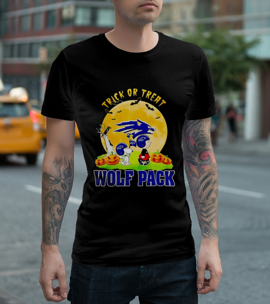 Nevada Wolf Pack Trick Or Treat Halloween With Snoopy Charlie Brown And Pumpkins T-Shirt