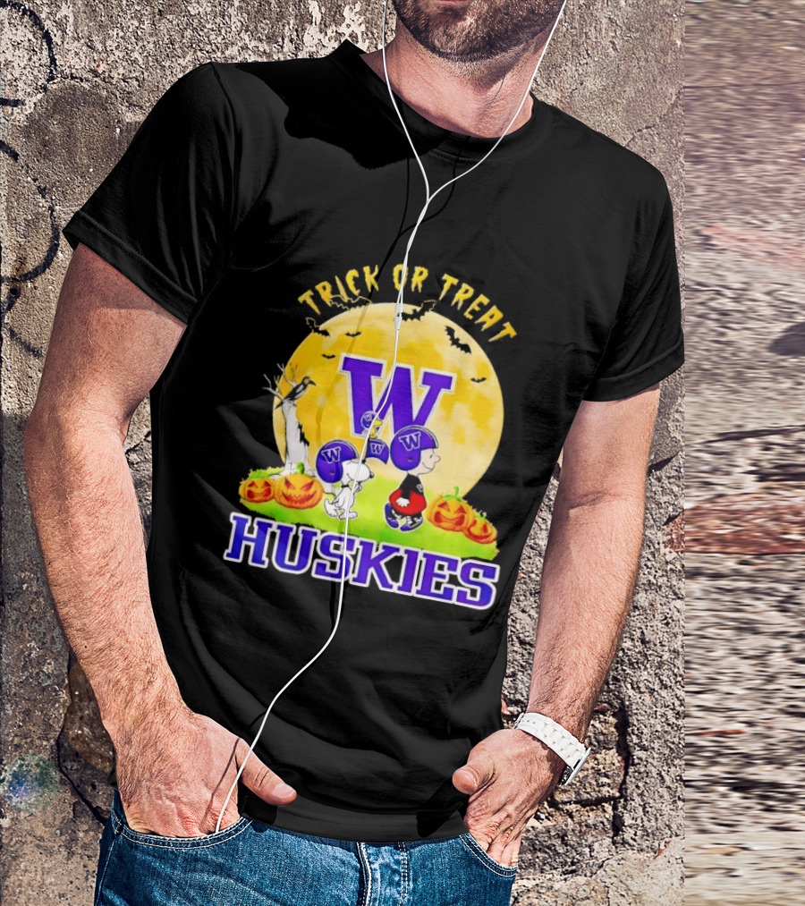 Washington Huskies Trick Or Treat Charlie Brown And Snoopy Halloween T-Shirt