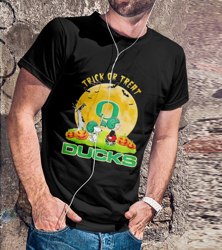Oregon Ducks Charlie Brown Snoopy Halloween Trick Or Treat T-Shirt