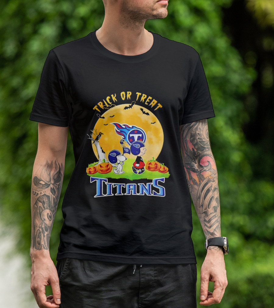 Charlie Brown Snoopy Woodstock Tennessee Titans Halloween Trick Or Treat Moon T-Shirt