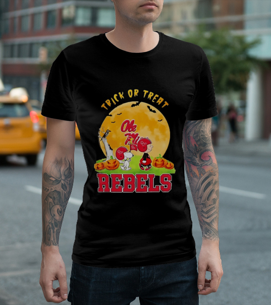 Trick Or Treat Snoopy Charlie Brown Woodstock Ole Miss Rebels Halloween Moon T-Shirt