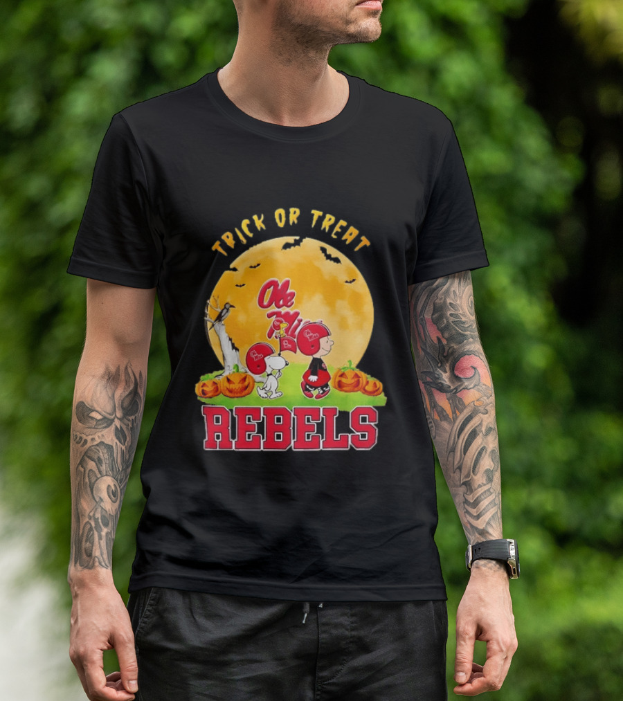 Trick Or Treat Snoopy Charlie Brown Woodstock Ole Miss Rebels Halloween Moon T-Shirt