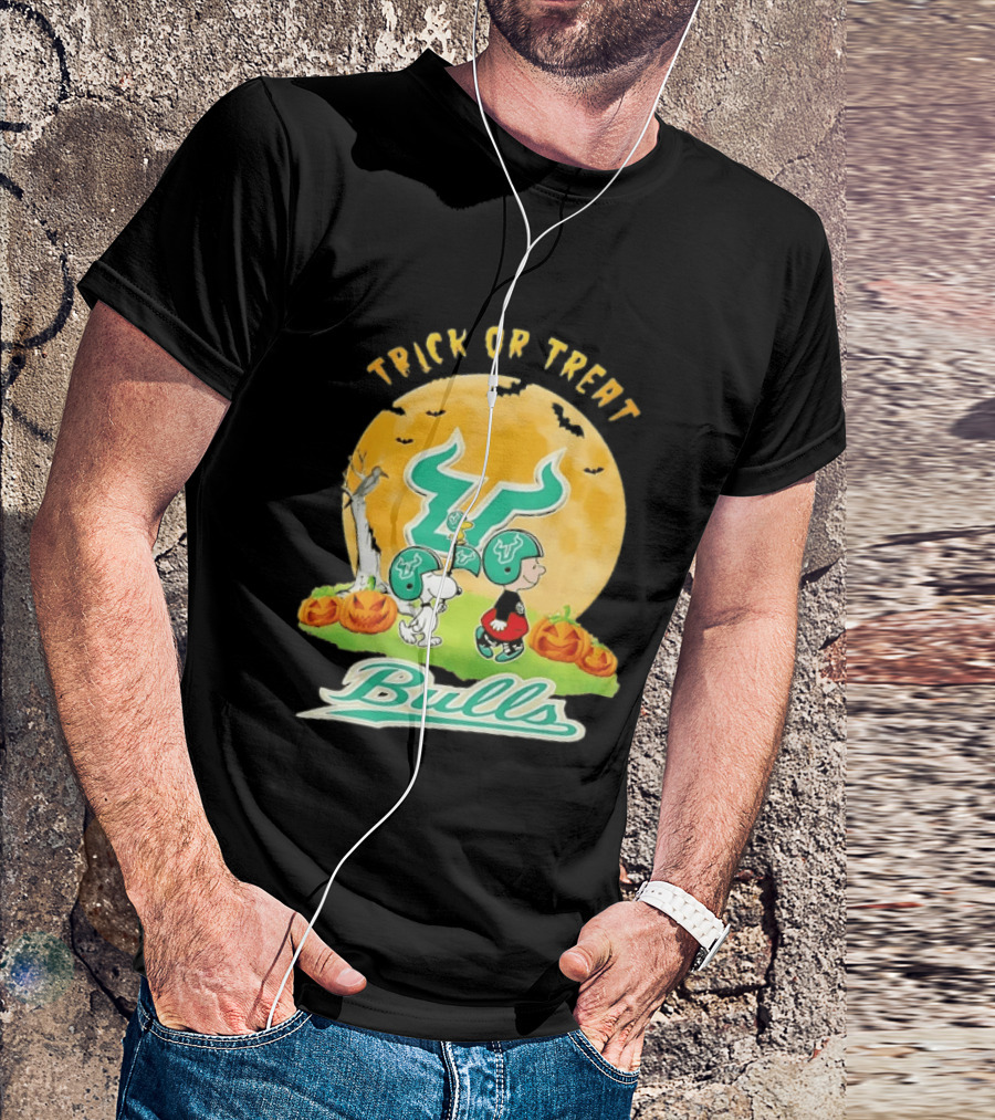 Trick Or Treat South Florida Bulls Snoopy Charlie Brown Woodstock Halloween Moon T-Shirt