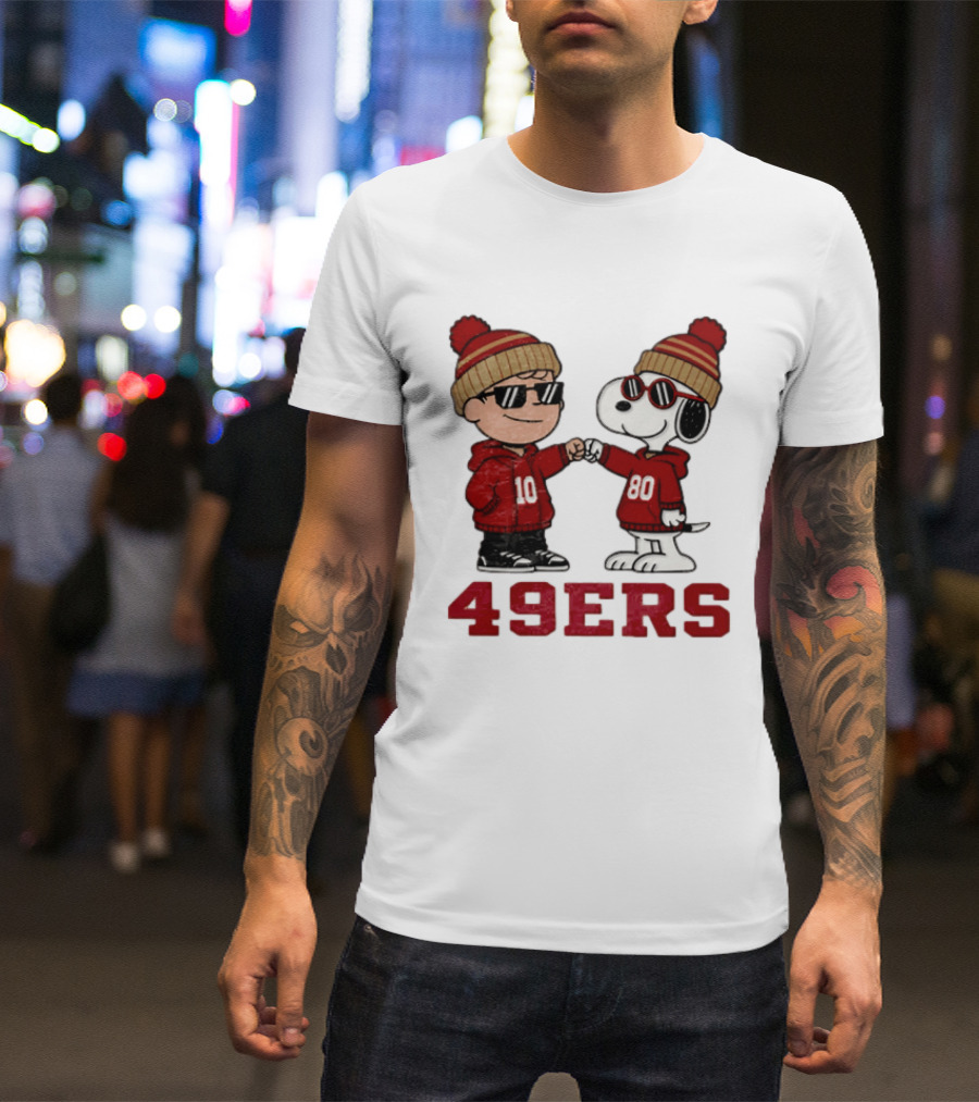 San Francisco 49ers Charlie Brown Snoopy 49ERS Fist Bump Beanies T-Shirt