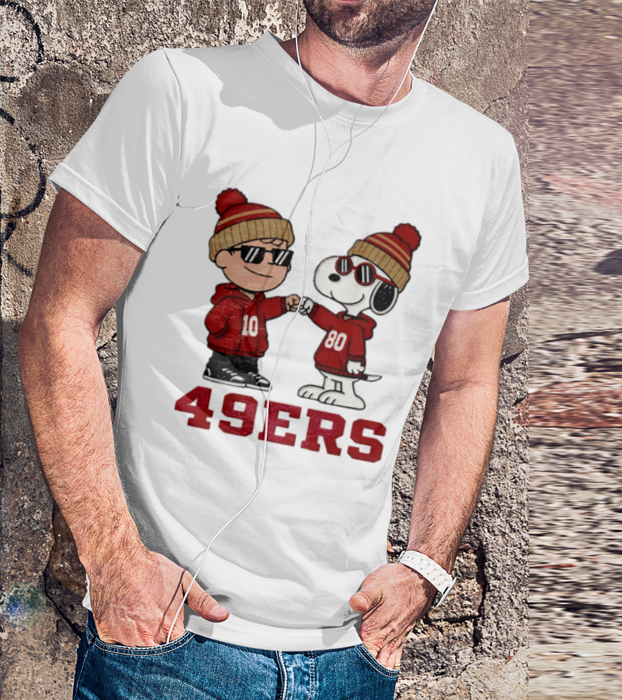 San Francisco 49ers Charlie Brown Snoopy 49ERS Fist Bump Beanies T-Shirt