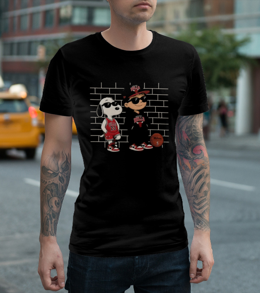 Snoopy Charlie Brown Bulls 23 Basketball Chicago Fan T-Shirt