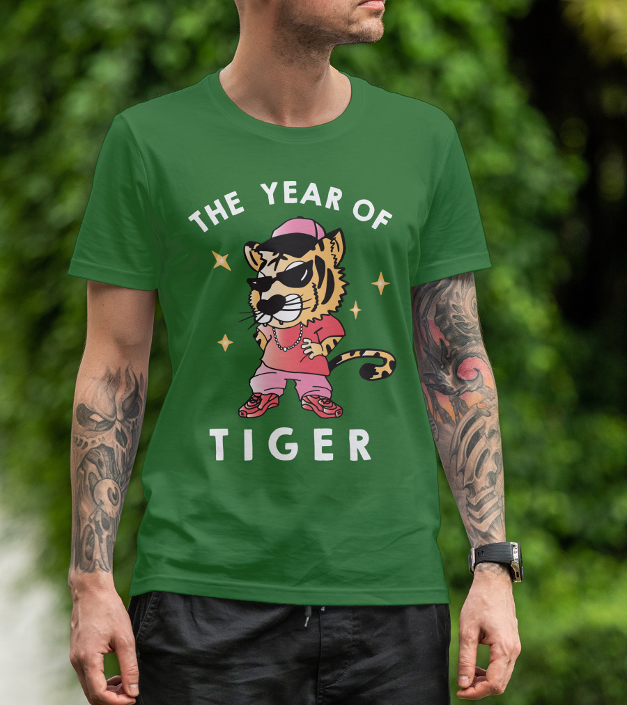 THE YEAR OF TIGER Hip Hop Style Cartoon Tiger Wearing Sunglasses And Chain T-Shirt