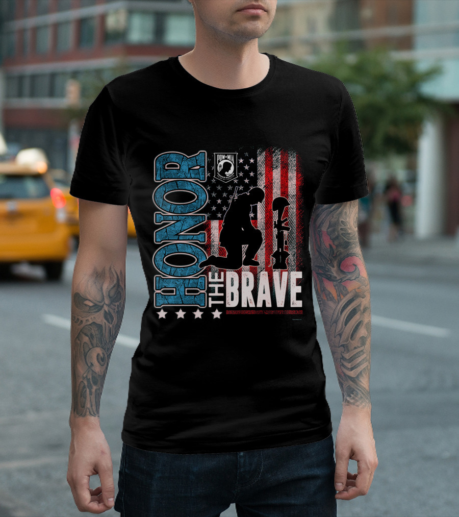 Honor The Brave POW-MIA American Flag Soldier Kneeling Memorial T-Shirt