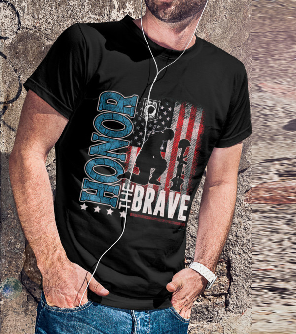 Honor The Brave POW-MIA American Flag Soldier Kneeling Memorial T-Shirt