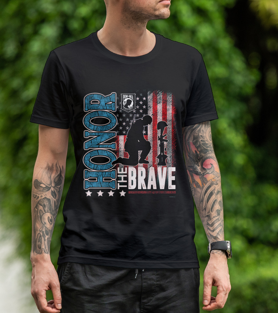 Honor The Brave POW-MIA American Flag Soldier Kneeling Memorial T-Shirt