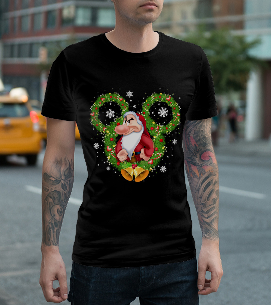 Grumpy Santa Dwarf In Wreath With Snowflakes And Bells T-Shirt