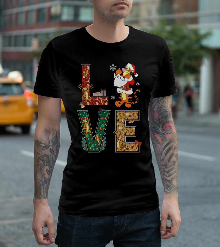 Love Tigger Christmas Santa Hat And Gifts T-Shirt