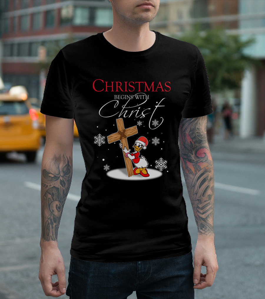 Christmas Begins With Christ Снежинки Крест Рождественский Утка Красный Колпак Носкиobos Отobwhat T-Shirt