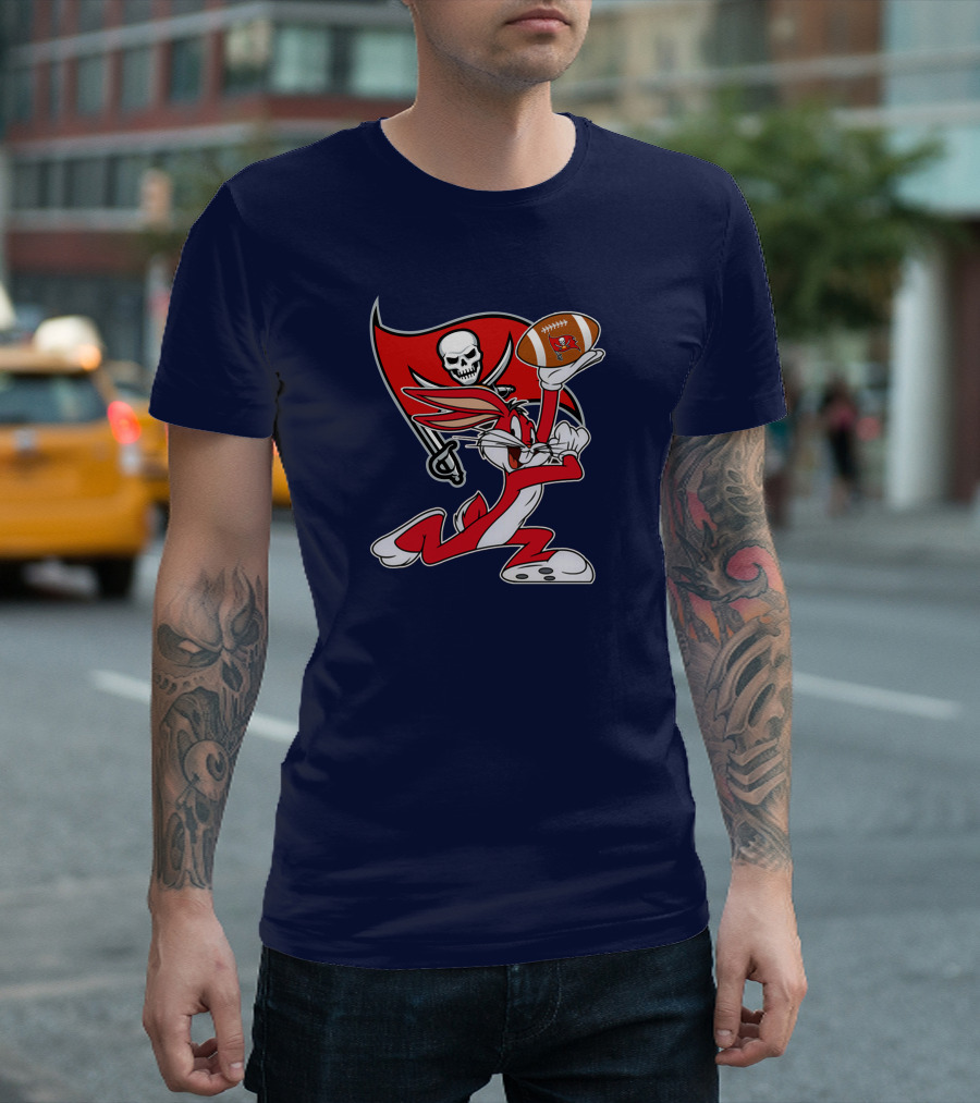 Bugs Bunny Tampa Bay Buccaneers Football Flag T-Shirt