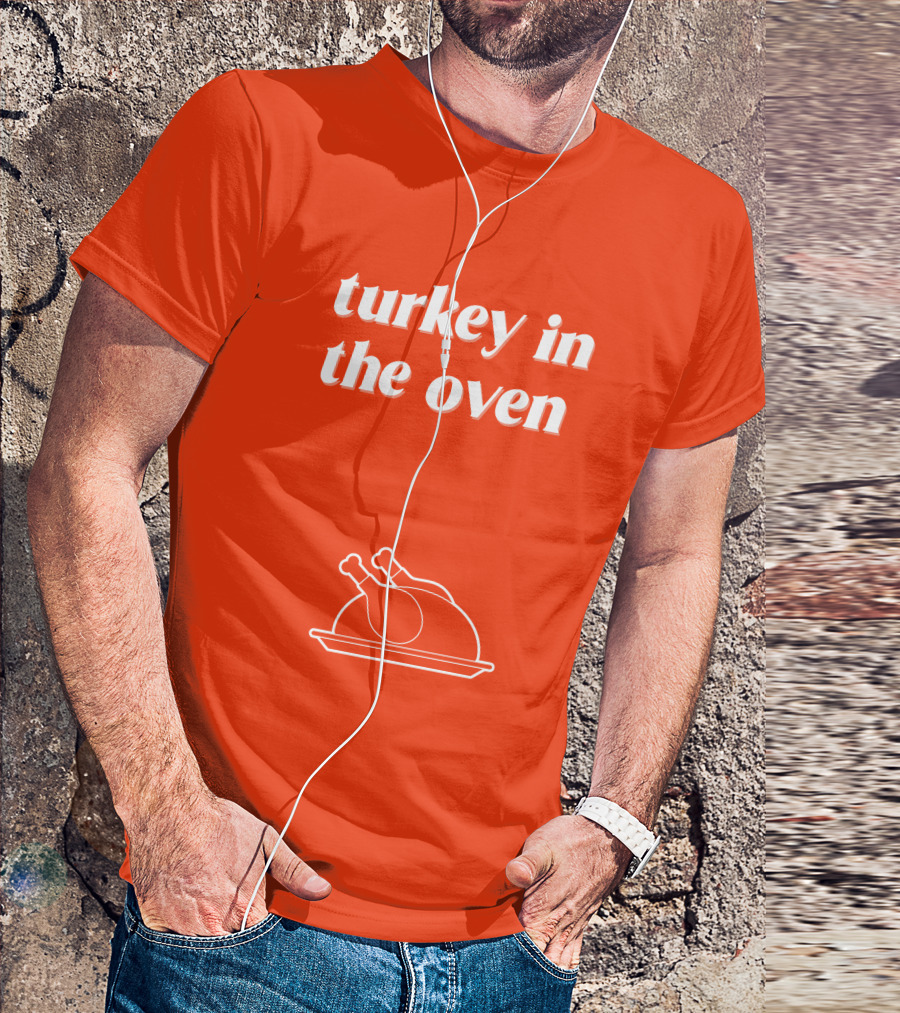 Turkey In The Oven Thanksgiving Holiday Plate T-Shirt