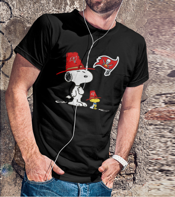 Buccaneers Snoopy And Woodstock With Tampa Bay Flag T-Shirt