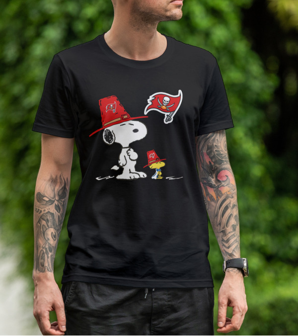 Buccaneers Snoopy And Woodstock With Tampa Bay Flag T-Shirt