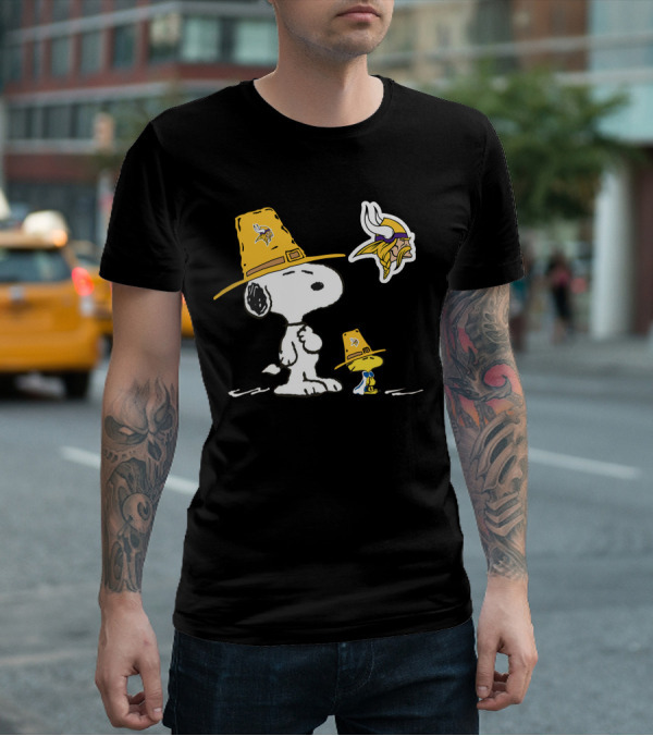 Vikings Snoopy And Woodstock Pilgrim Hats Nfl Mascot T-Shirt