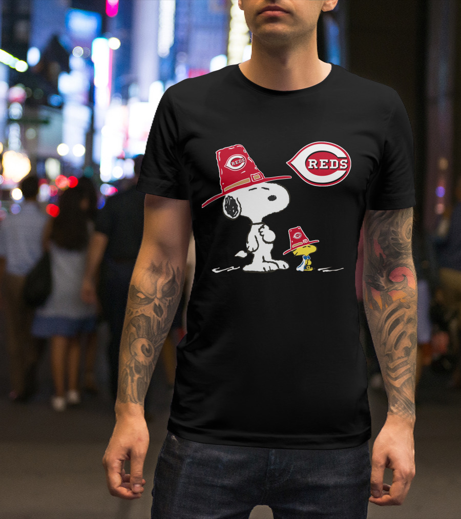 Cincinnati Reds Snoopy And Woodstock Baseball Fans T-Shirt