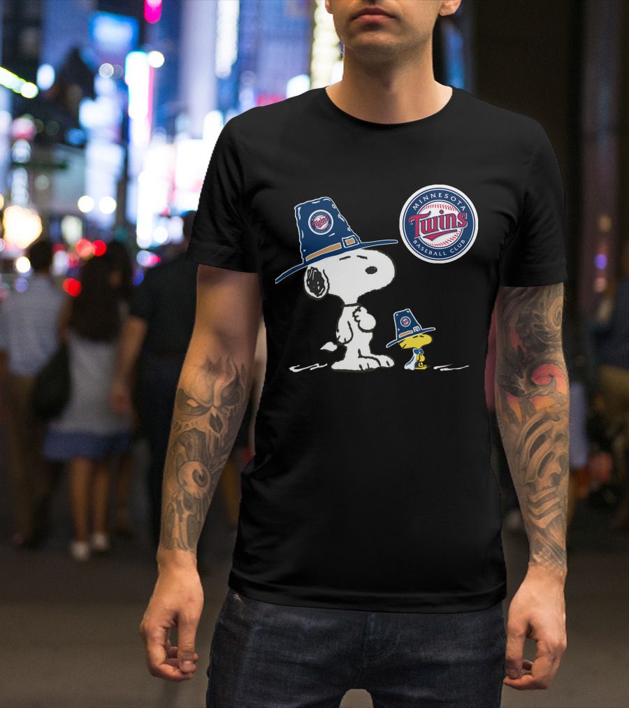 Minnesota Twins Baseball Club Snoopy And Woodstock T-Shirt