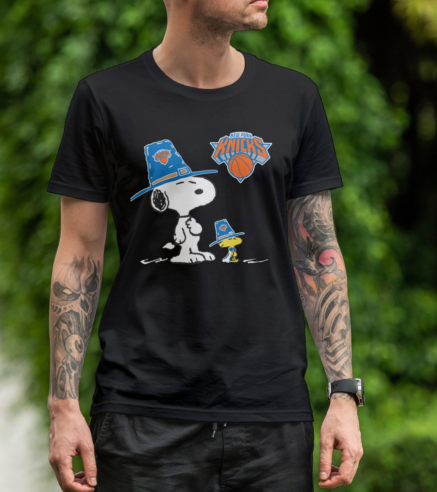 New York Knicks Snoopy And Woodstock Pilgrim Hats T-Shirt