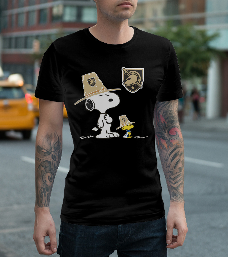 Army Black Knights Snoopy Woodstock Pilgrim Hat T-Shirt