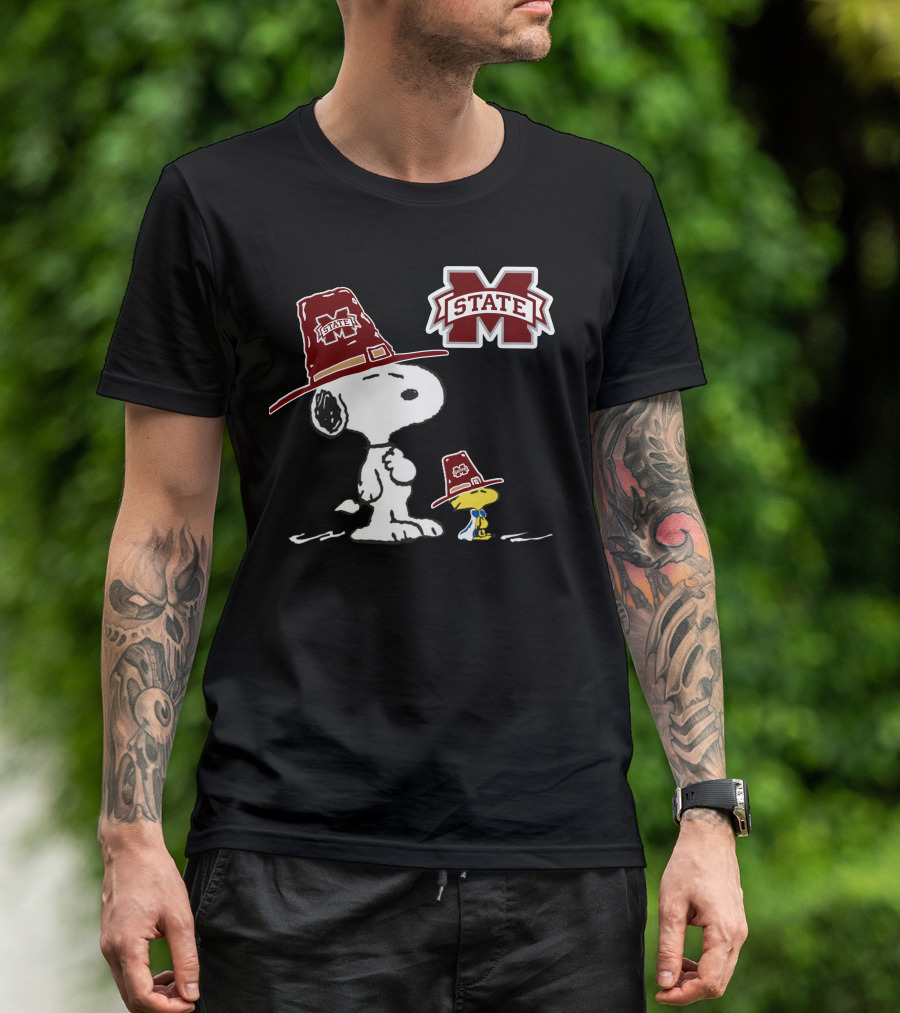 Mississippi State Bulldogs Snoopy Woodstock Pilgrim Hat Peanuts T-Shirt